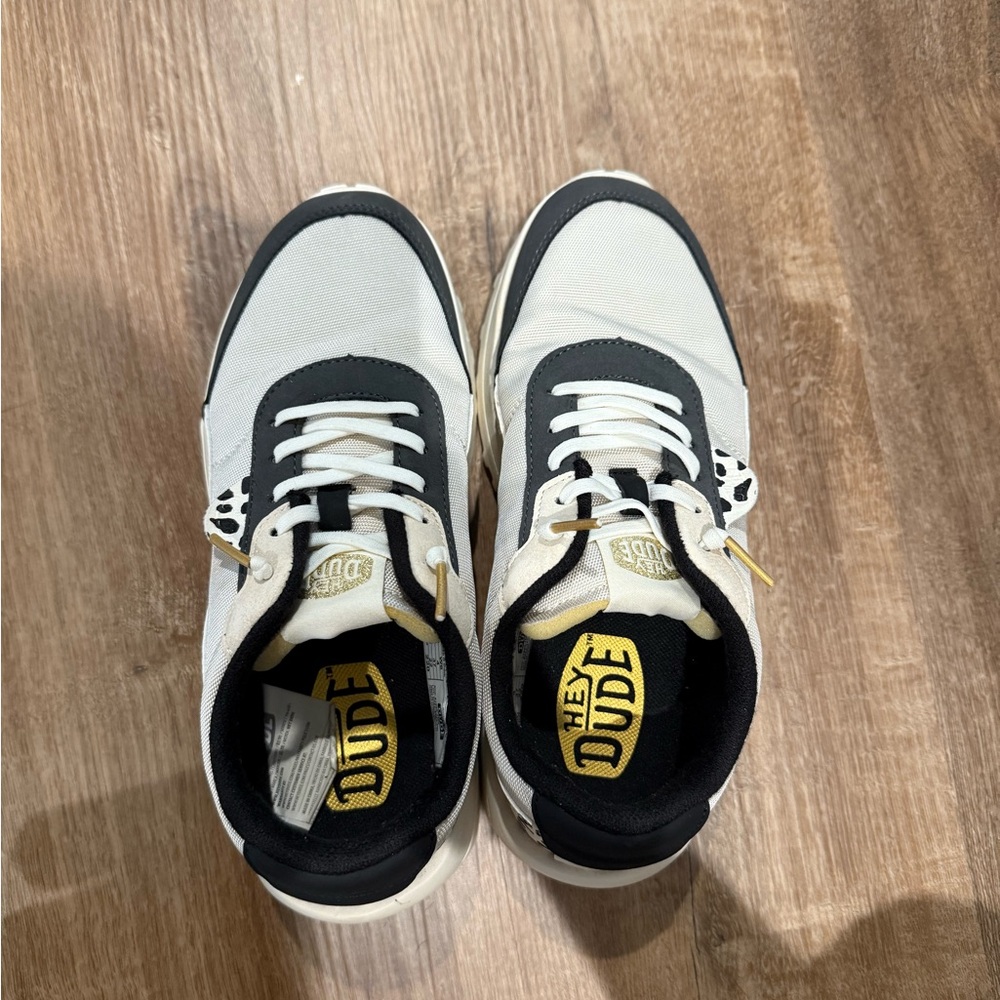 Women’s Hey Dudes size 6